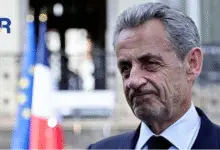 نيكولا ساركوزي بلا وسام: سقوط رمزي يتجاوز فرنسا